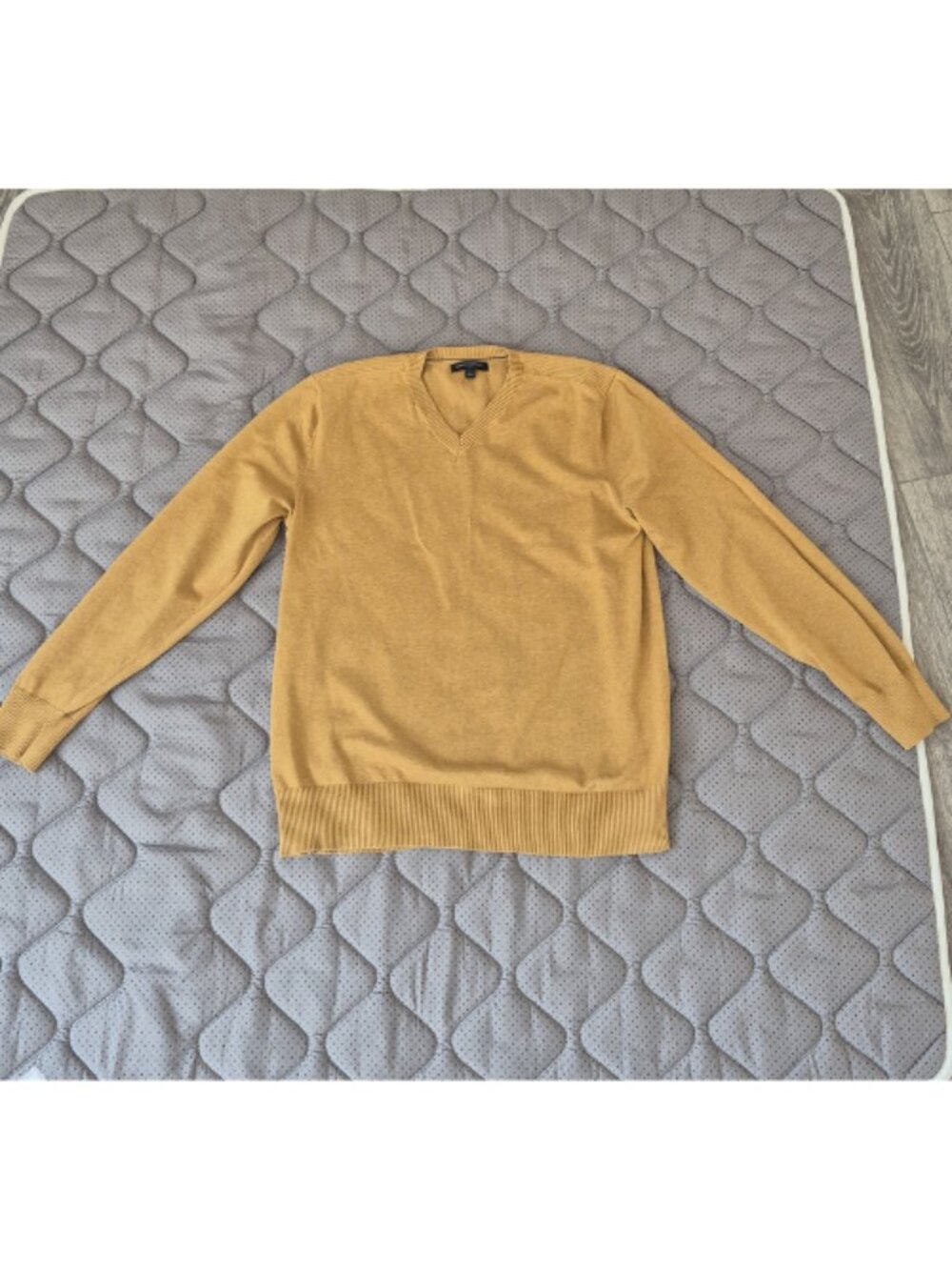 Banana Republic Mustard V-Neck Sweater 🍂 Men's Size L